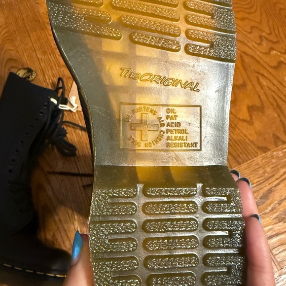 Dr. Martens Women's 1914 Lug Sole Sz 5 Combat Boots Black Leather 14 Eye Grunge - Picture 12 of 12